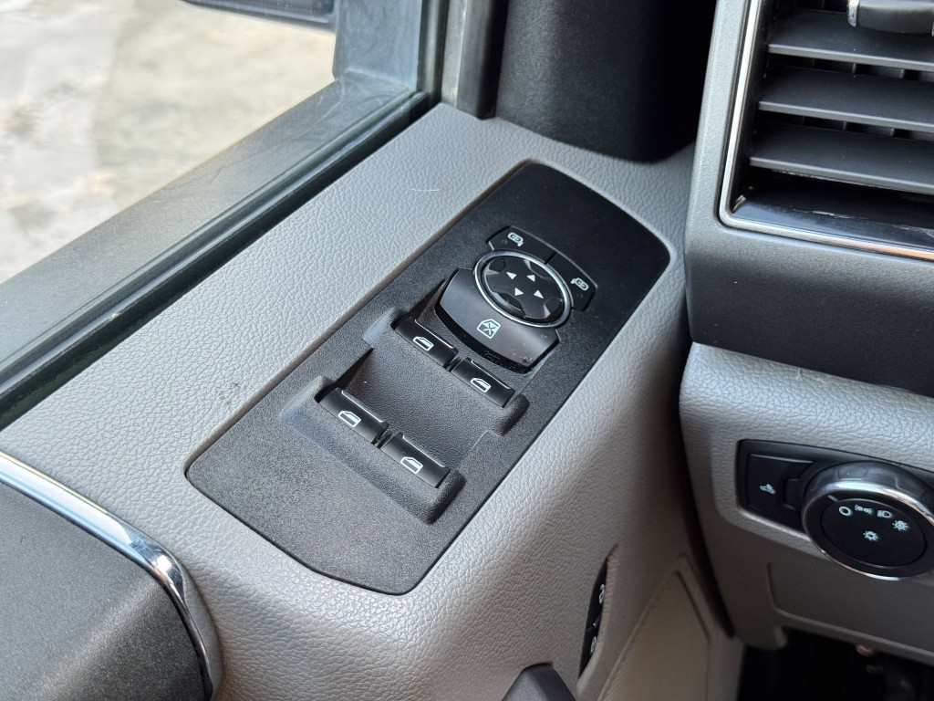 2021 Ford F-250 Image 21