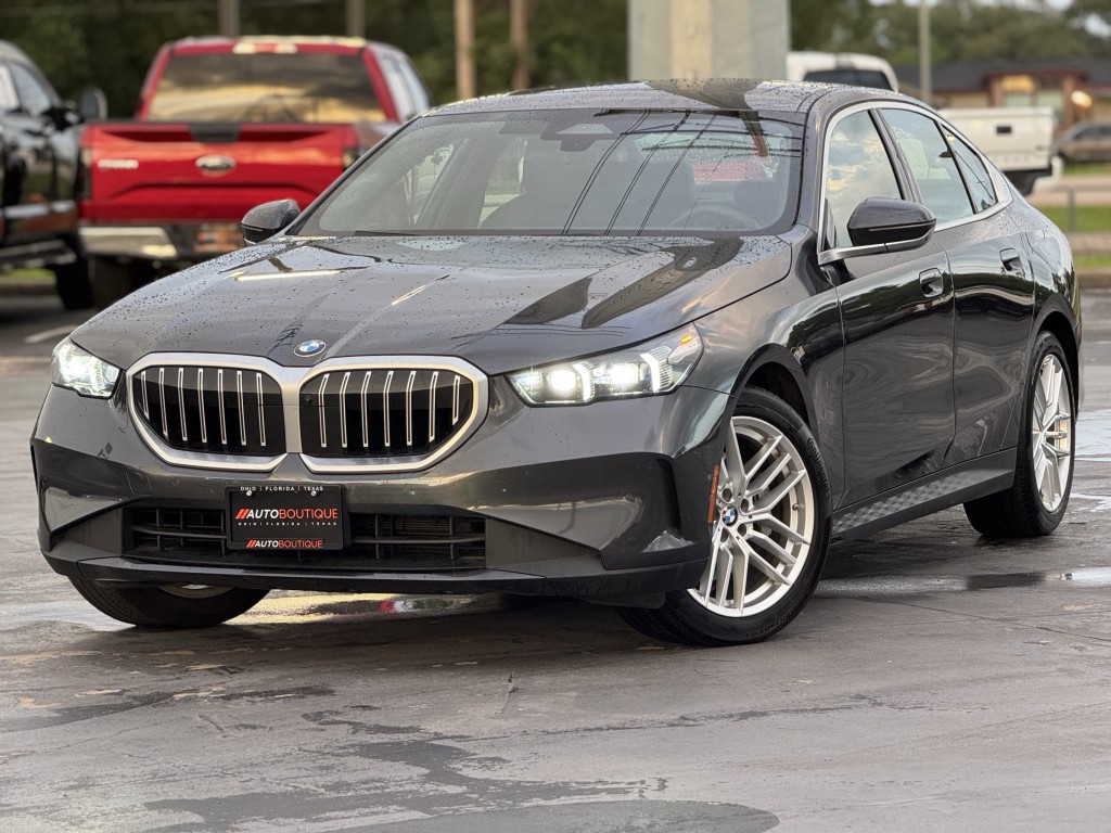 2025 BMW 5 Series Image 6