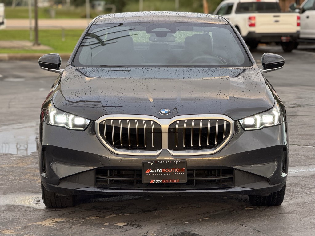 2025 BMW 5 Series Image 7