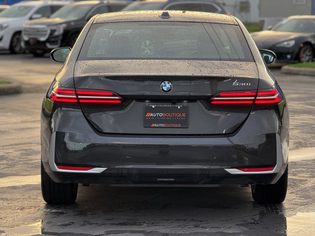2025 BMW 5 Series Image 8