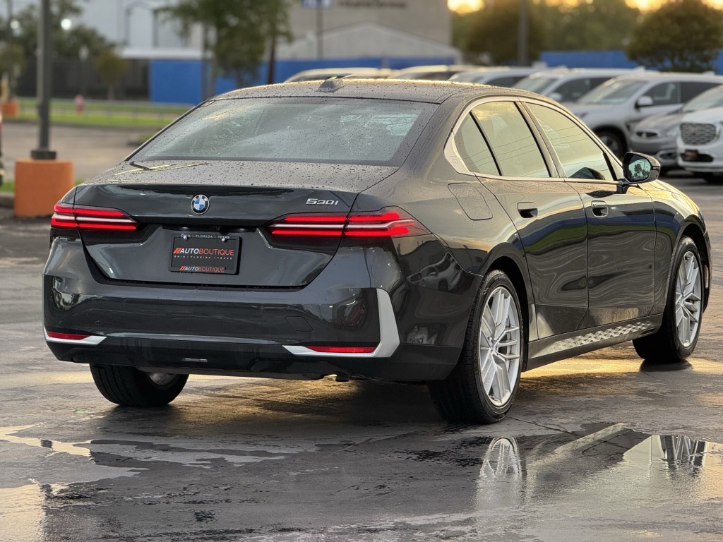2025 BMW 5 Series Image 9