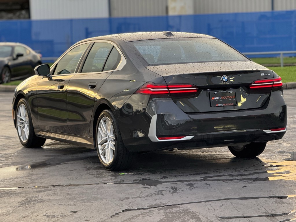 2025 BMW 5 Series Image 10
