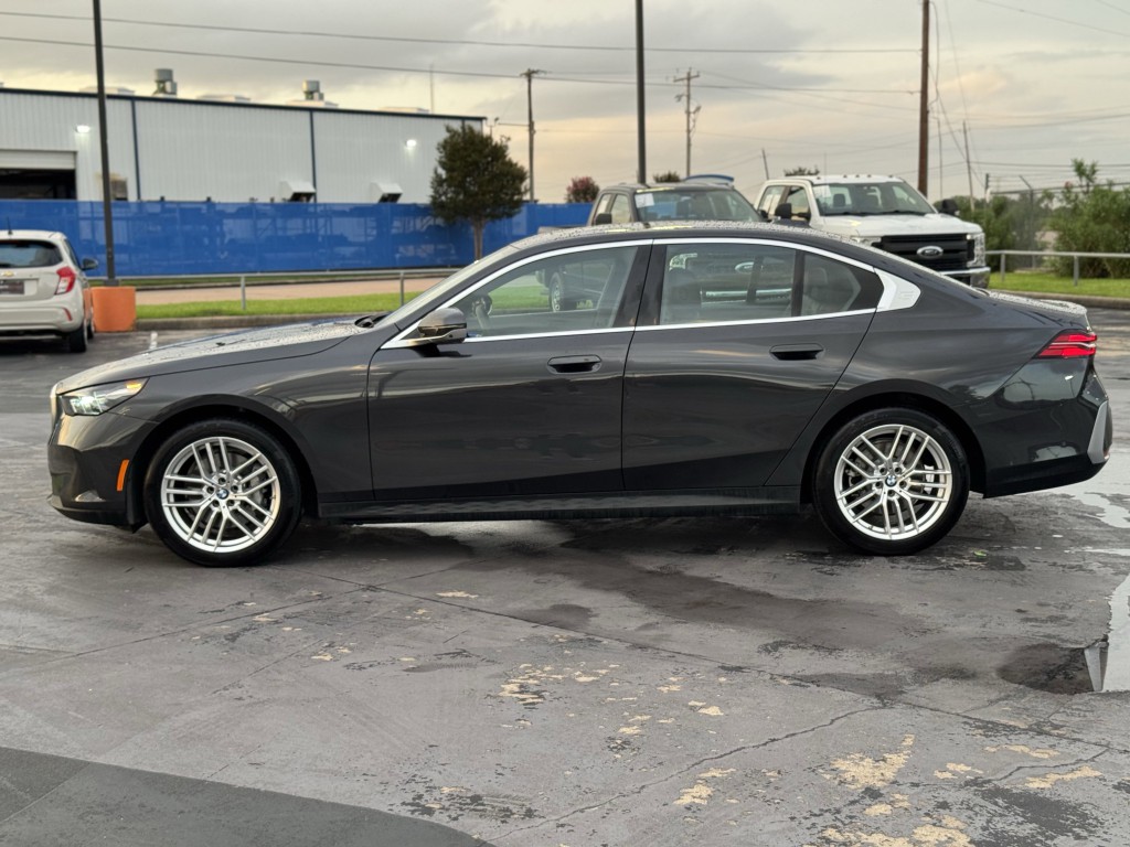 2025 BMW 5 Series Image 12