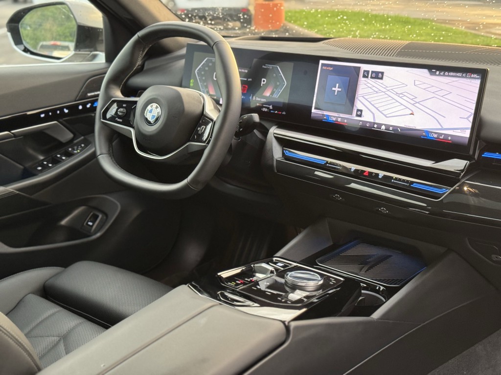 2025 BMW 5 Series Image 15