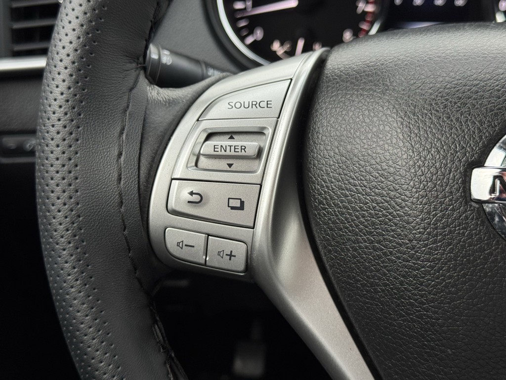 2015 Nissan Rogue Image 16
