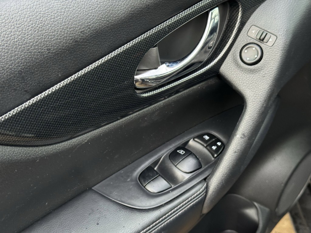 2015 Nissan Rogue Image 24