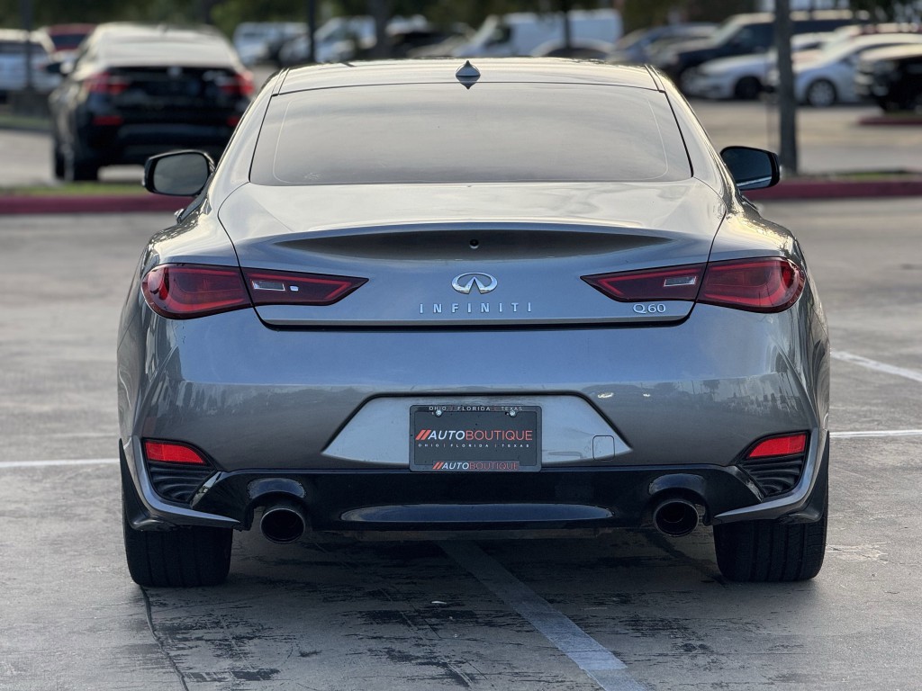 2018 INFINITI Q60 Image 9
