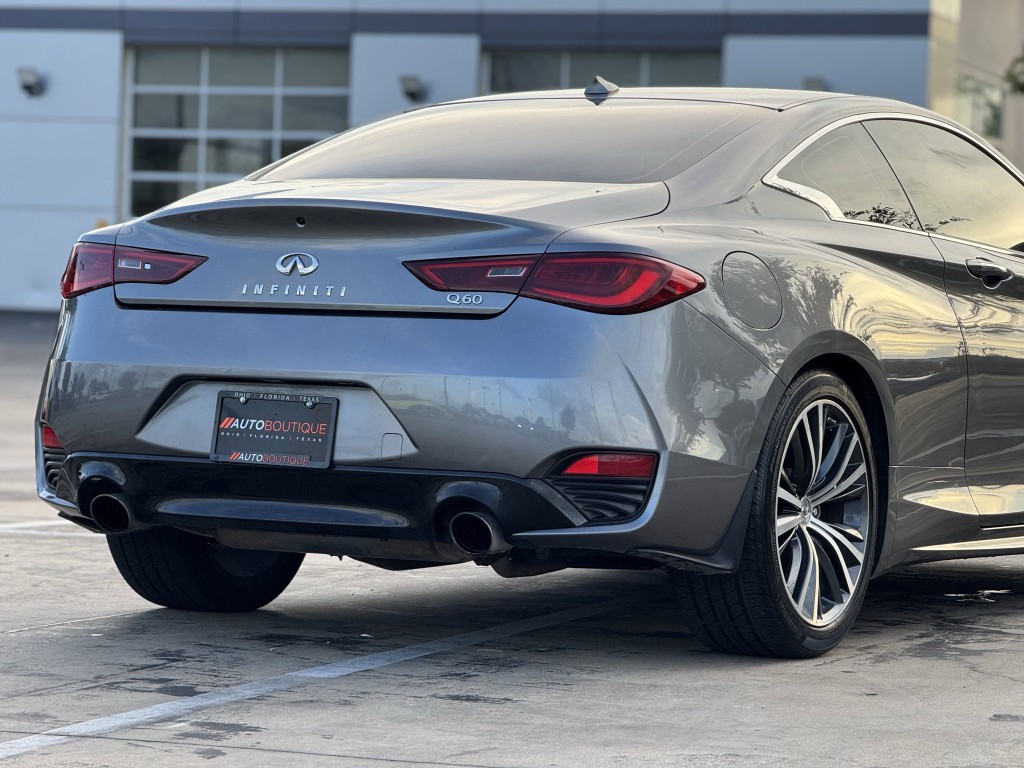 2018 INFINITI Q60 Image 12