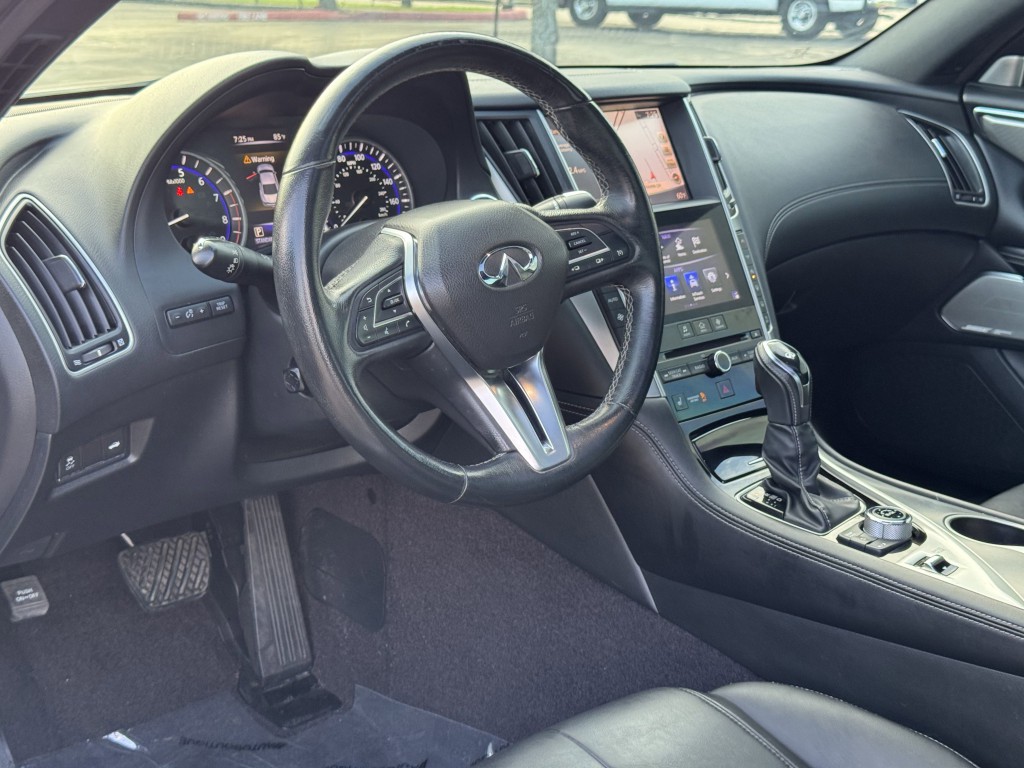 2018 INFINITI Q60 Image 15