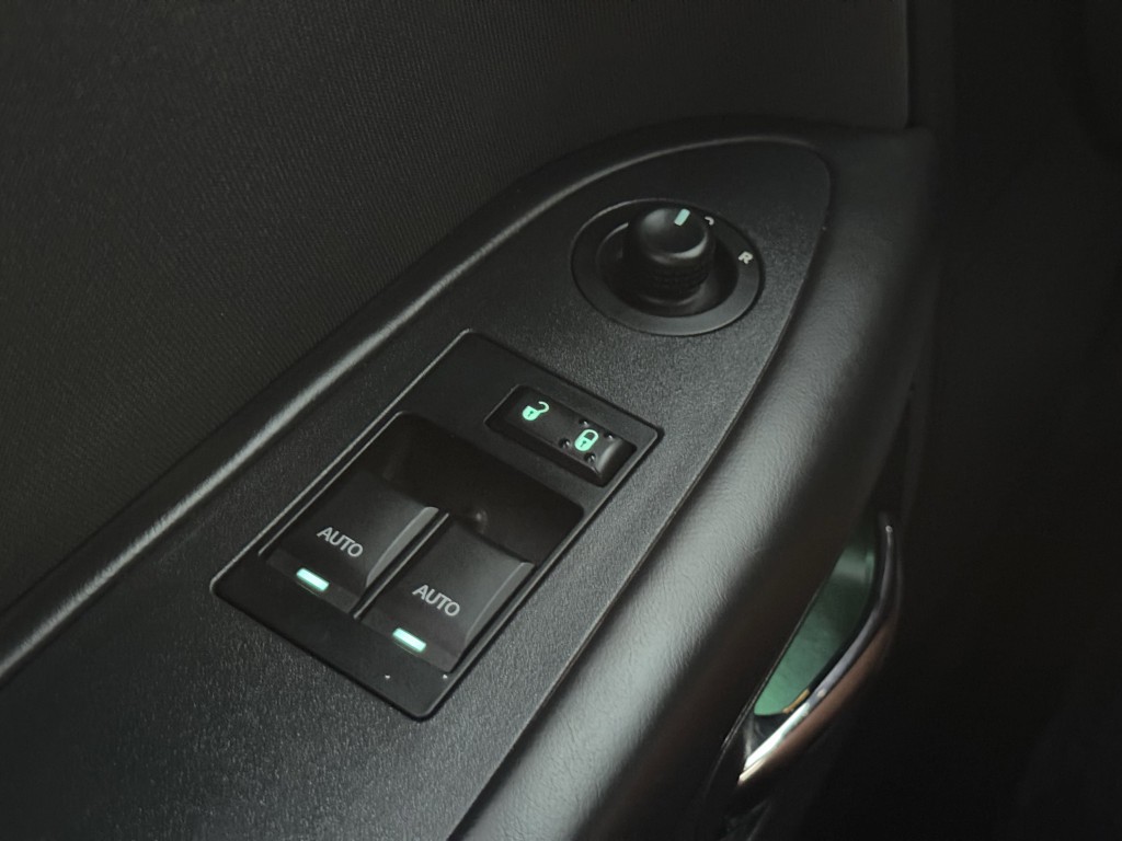 2014 Dodge Challenger Image 17