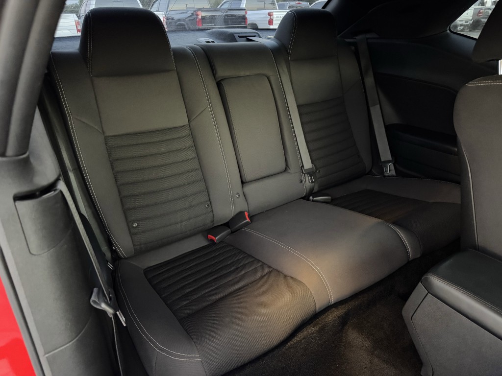 2014 Dodge Challenger Image 20