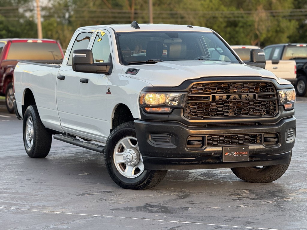 2023 RAM 3500 Image 3