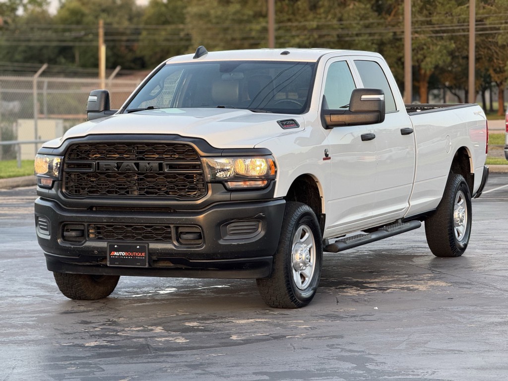 2023 RAM 3500 Image 5