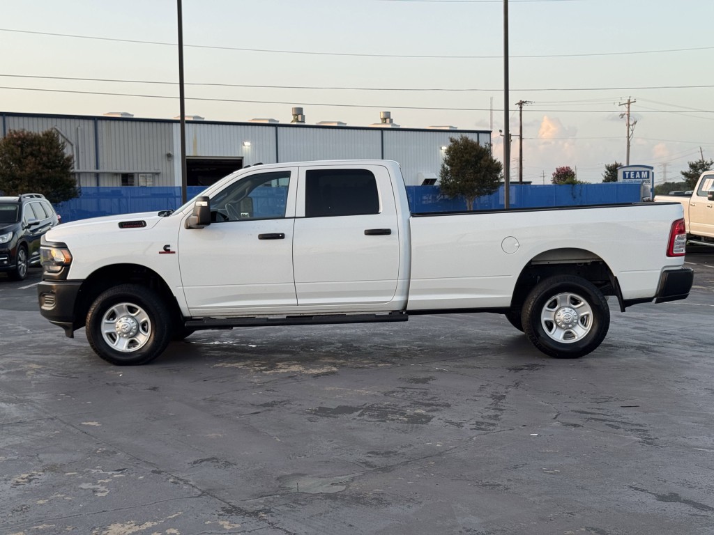 2023 RAM 3500 Image 10