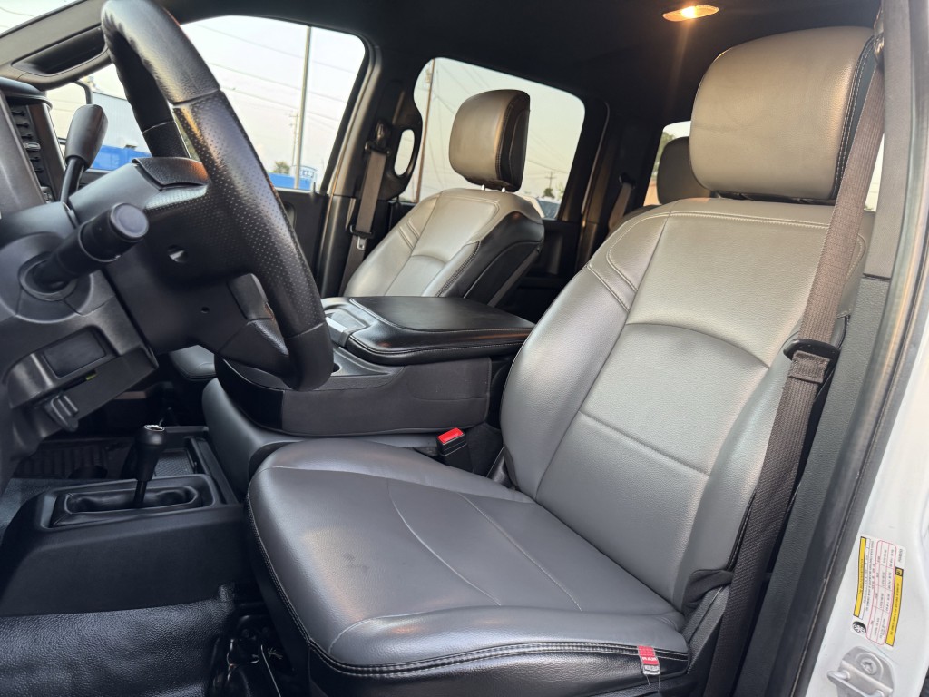 2023 RAM 3500 Image 21