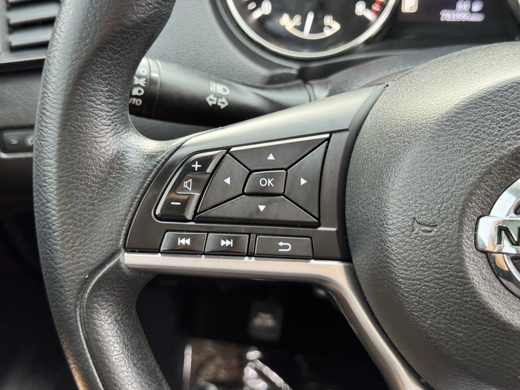 2019 Nissan Rogue Image 16
