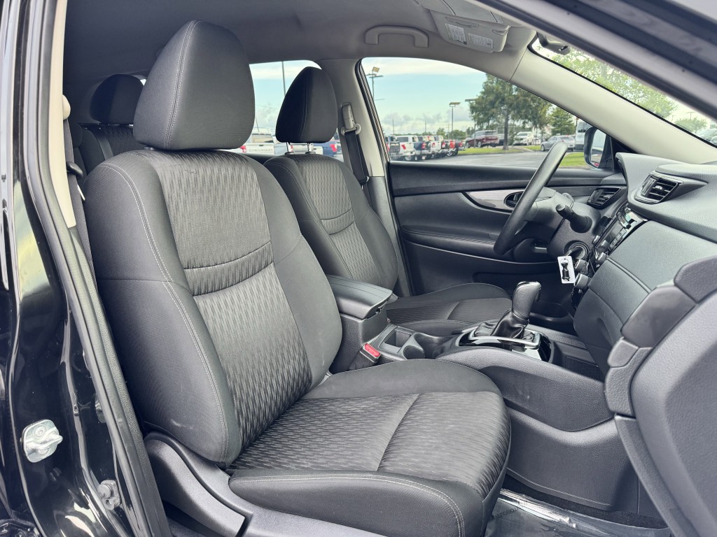 2019 Nissan Rogue Image 25