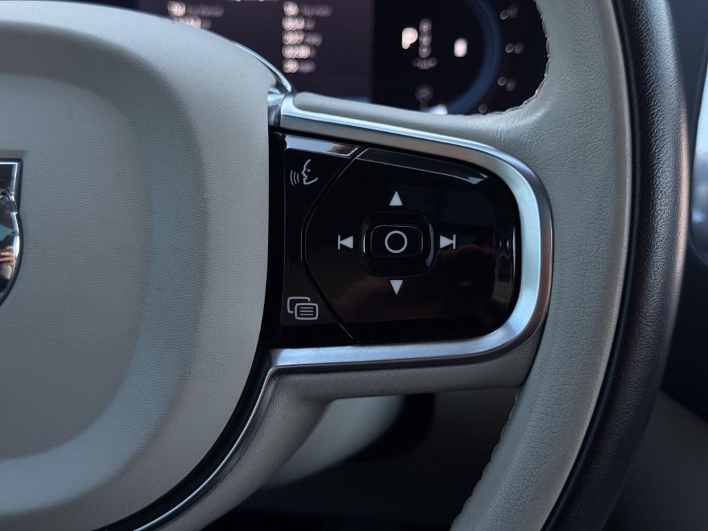 2023 Volvo XC90 Image 17