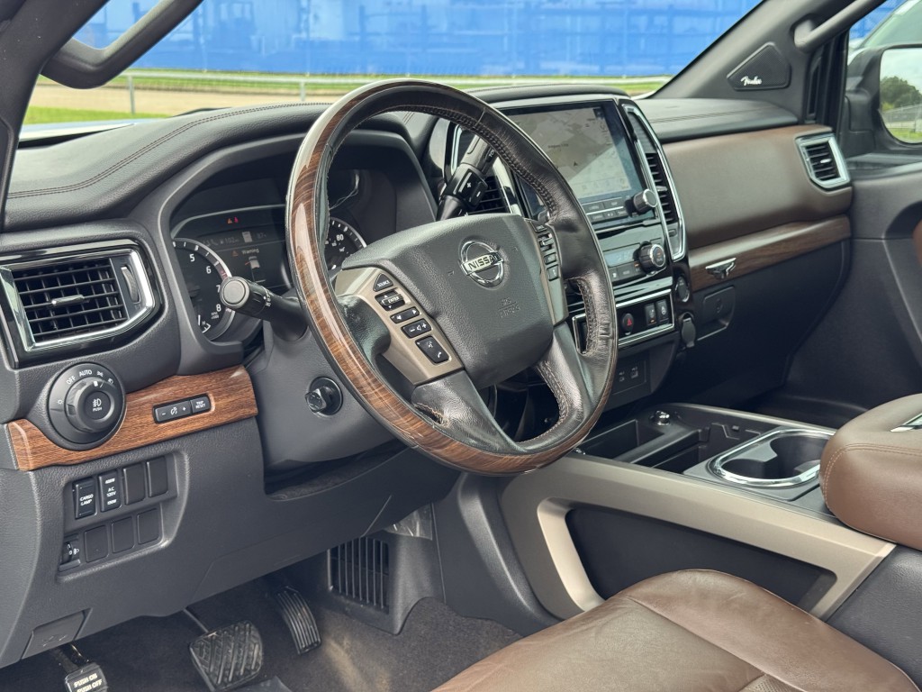 2021 Nissan Titan Image 12