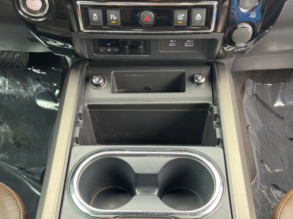 2021 Nissan Titan Image 21