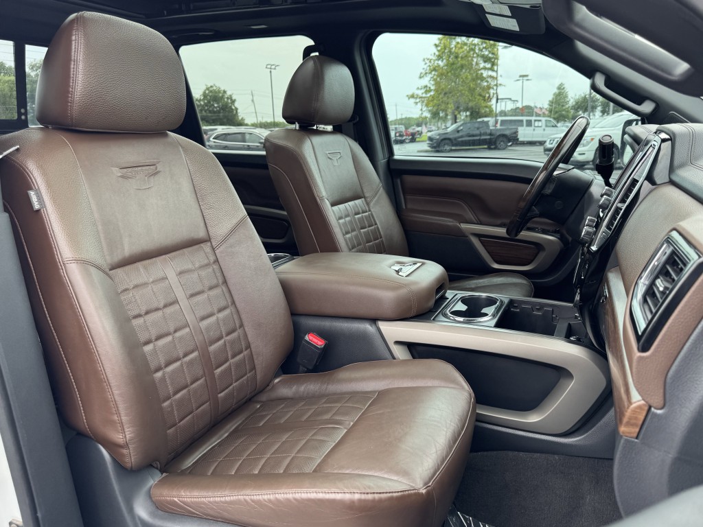 2021 Nissan Titan Image 26