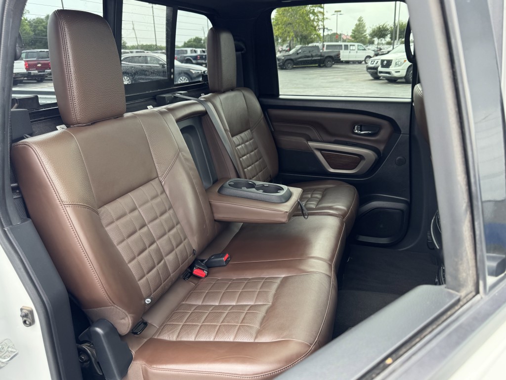 2021 Nissan Titan Image 27