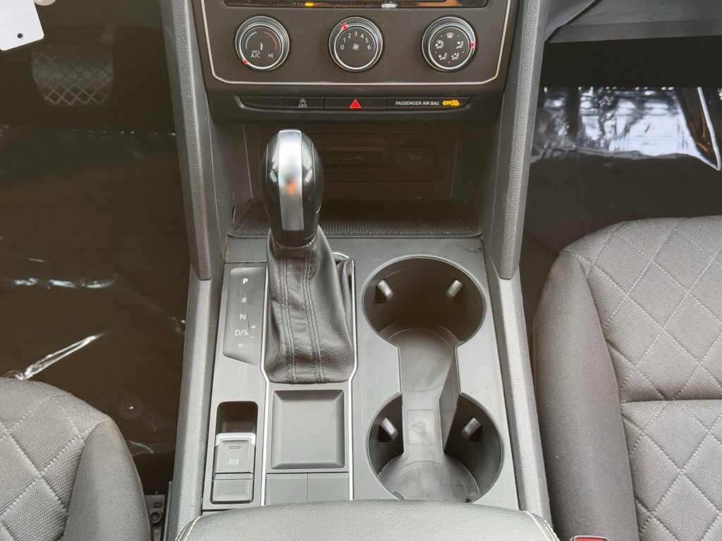 2020 Volkswagen Atlas Cross Sport Image 16