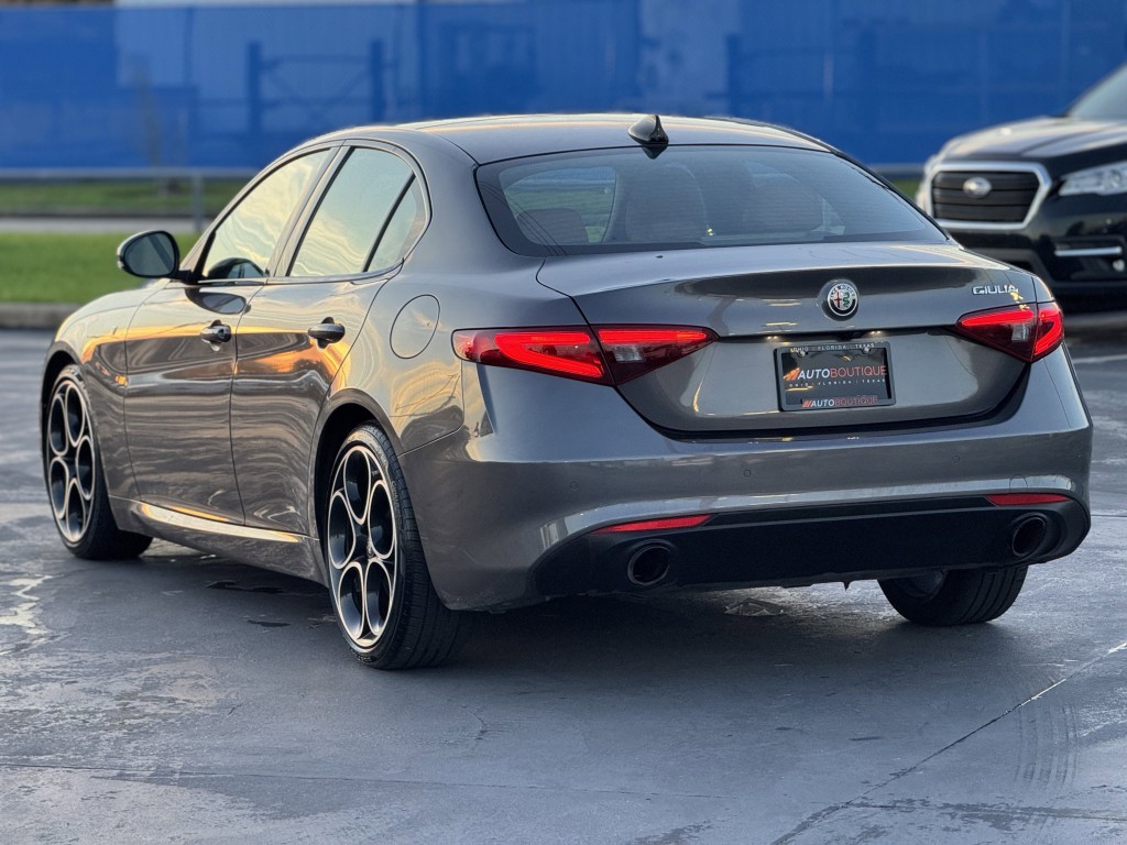 2022 Alfa Romeo Giulia Image 10