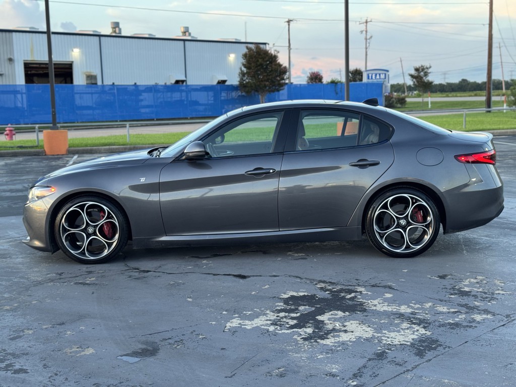 2022 Alfa Romeo Giulia Image 12