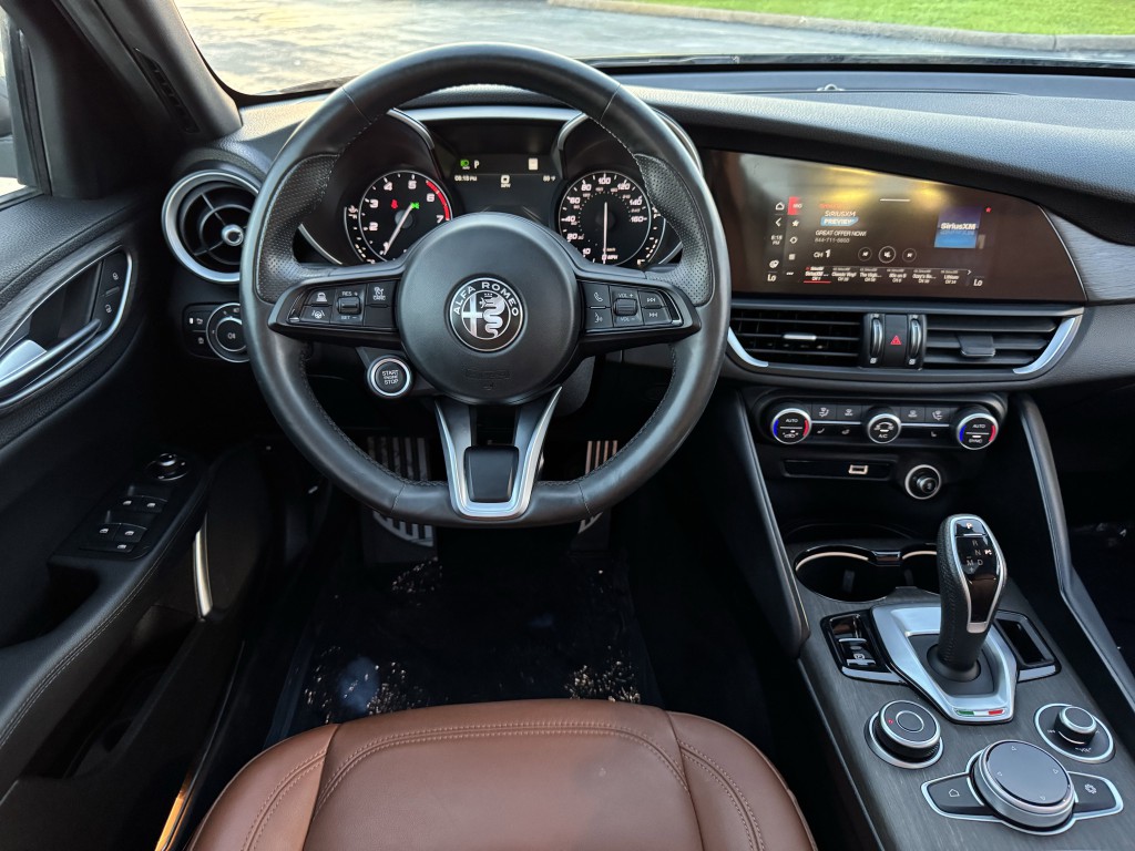 2022 Alfa Romeo Giulia Image 16