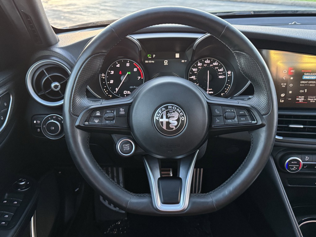 2022 Alfa Romeo Giulia Image 17