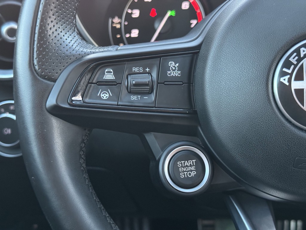 2022 Alfa Romeo Giulia Image 18