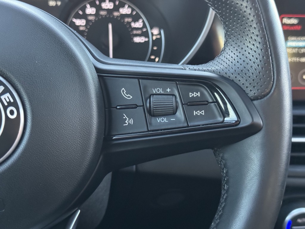 2022 Alfa Romeo Giulia Image 19