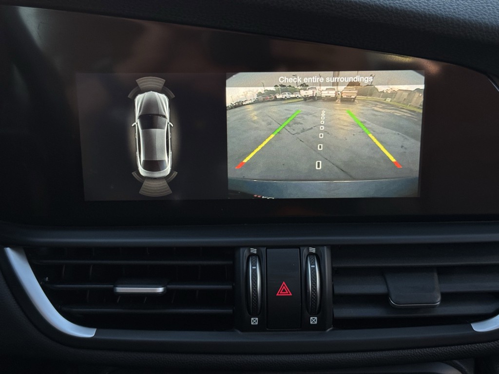 2022 Alfa Romeo Giulia Image 23