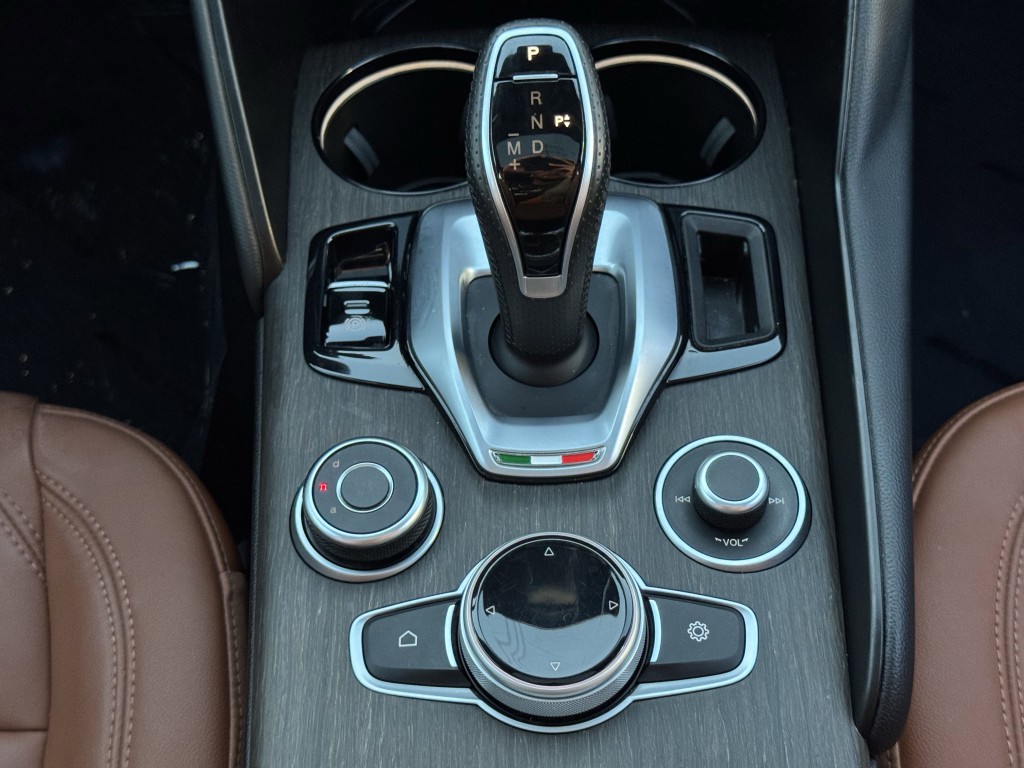 2022 Alfa Romeo Giulia Image 24