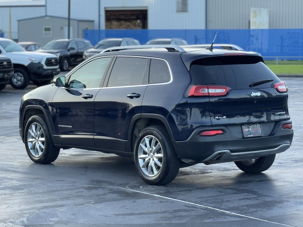 2015 Jeep Cherokee Image 9