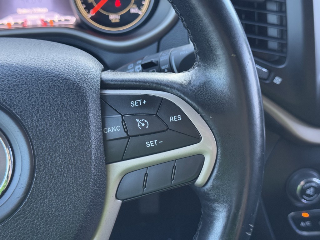 2015 Jeep Cherokee Image 17