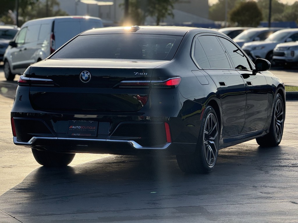 2025 BMW 7 Series Image 11