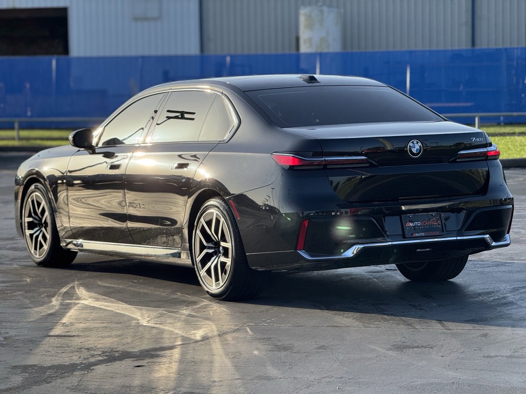 2025 BMW 7 Series Image 12