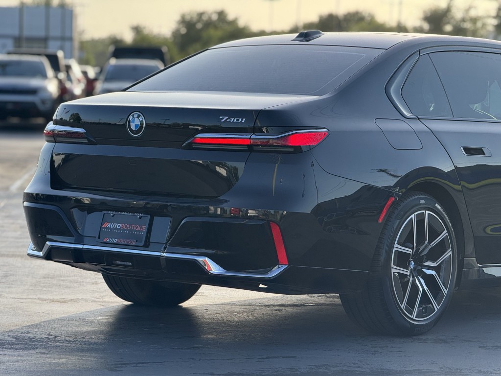 2025 BMW 7 Series Image 13