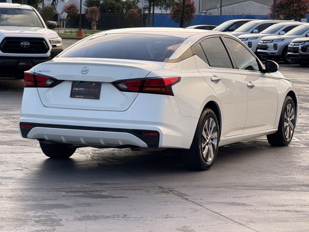 2021 Nissan Altima Image 9