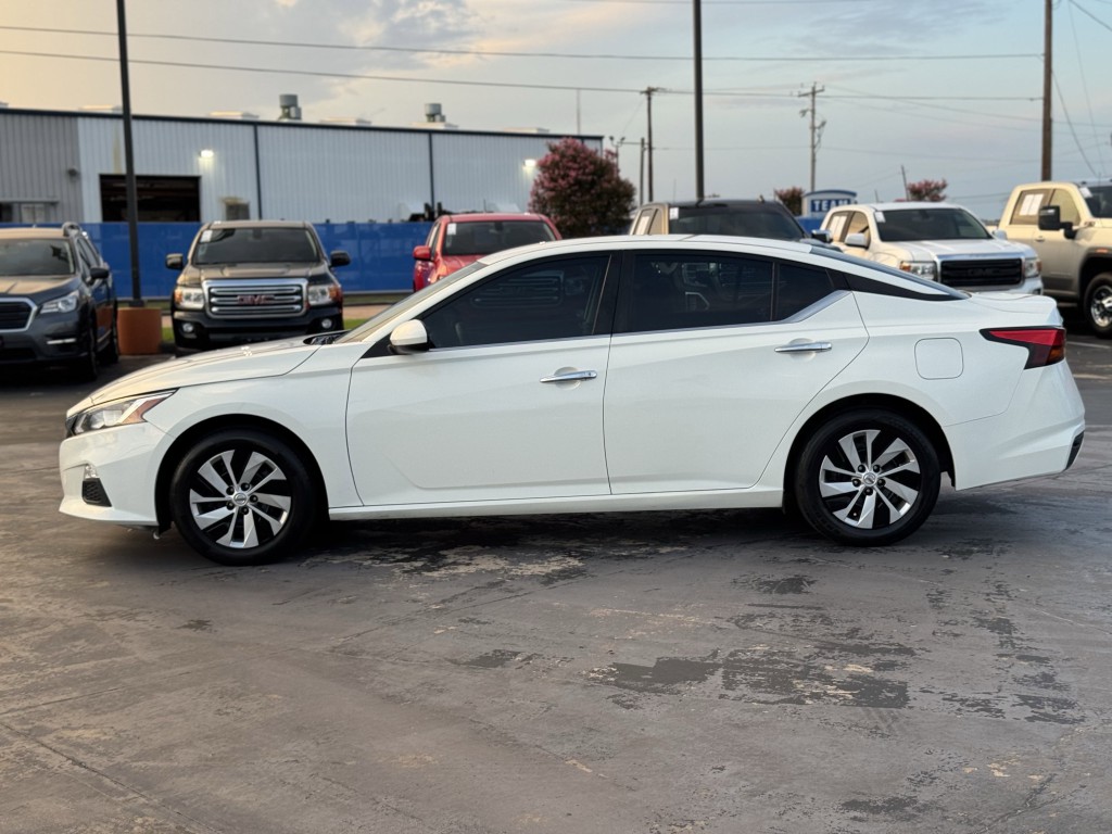 2021 Nissan Altima Image 10