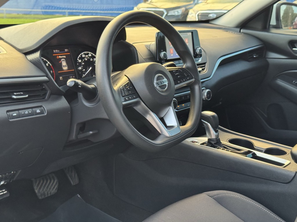 2021 Nissan Altima Image 12