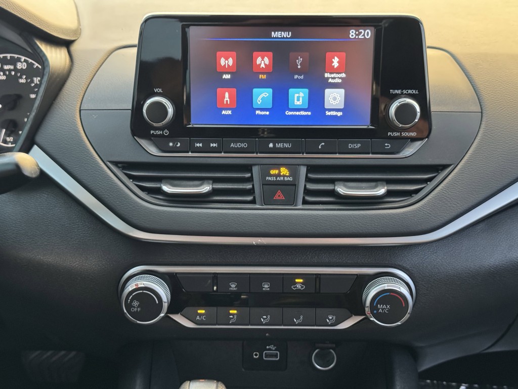 2021 Nissan Altima Image 17