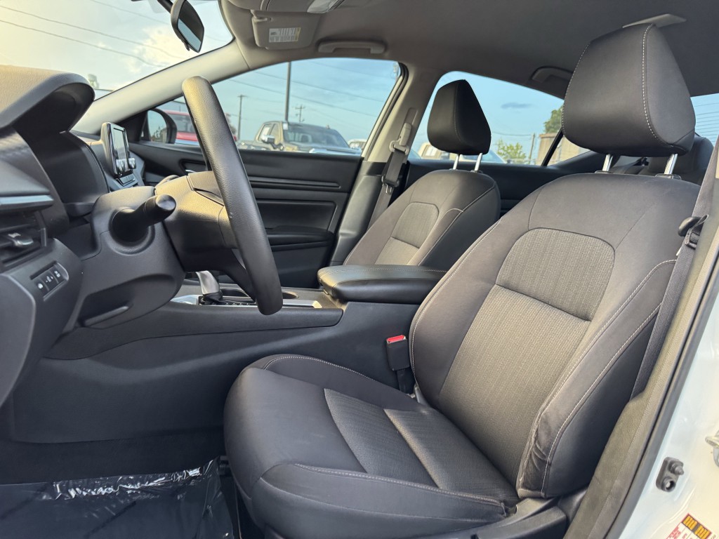 2021 Nissan Altima Image 21