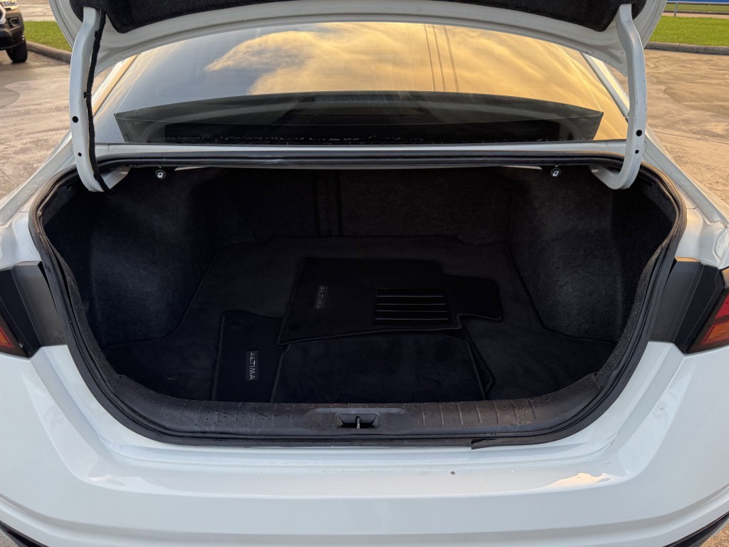 2021 Nissan Altima Image 24