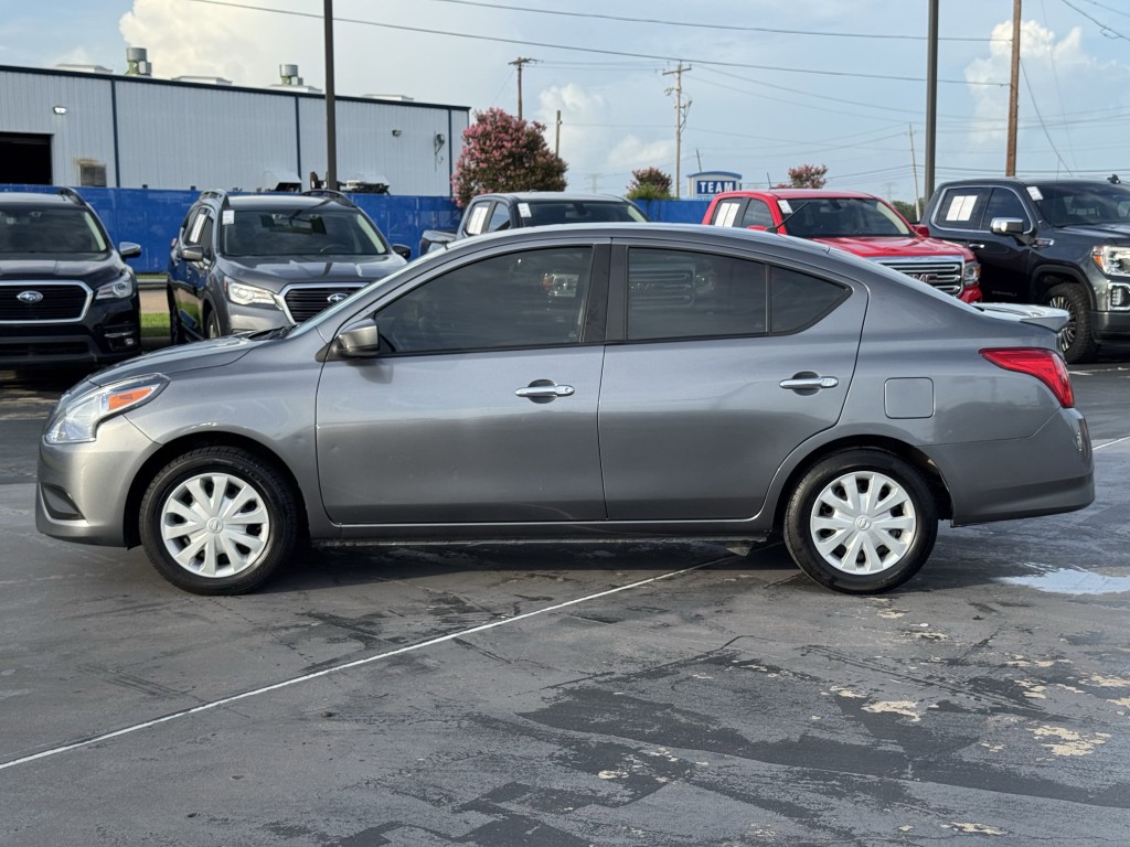 2019 Nissan Versa Image 9