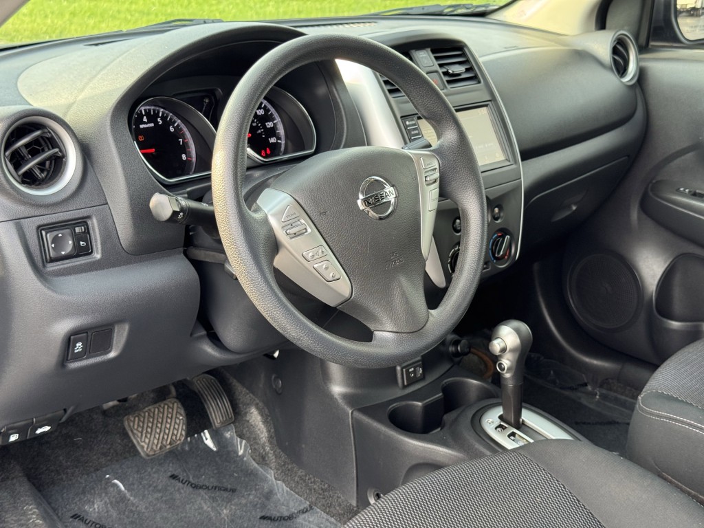 2019 Nissan Versa Image 11