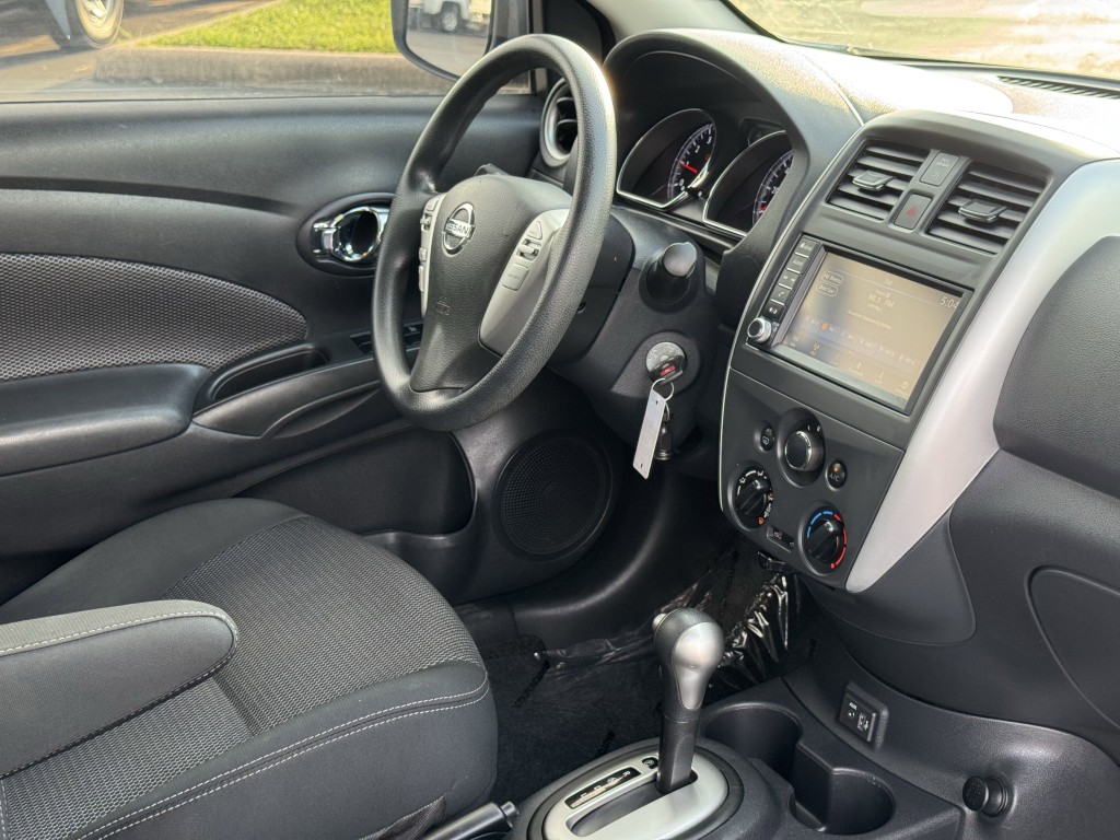 2019 Nissan Versa Image 12