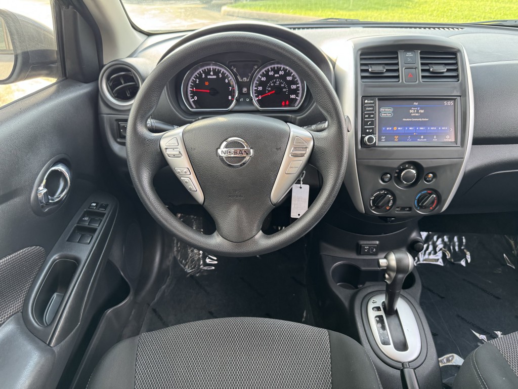 2019 Nissan Versa Image 13